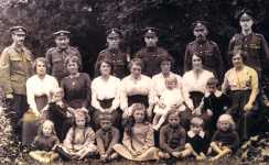 A picture of the family approx. 1919. Click to open a larger version.
